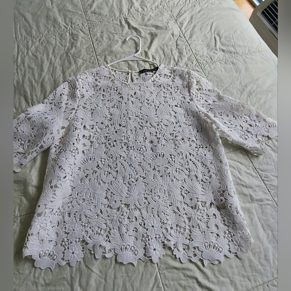 EUC Zara White Lace Top- Sz L
